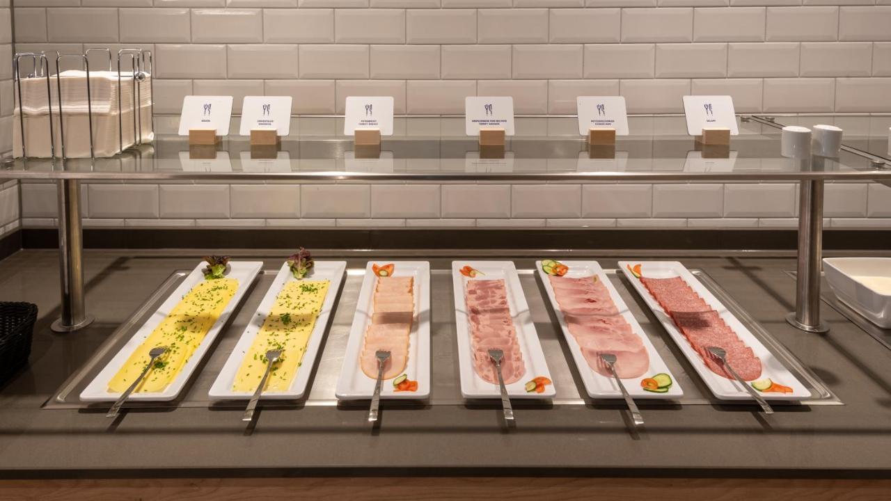 Holiday Inn Express - Munich North By Ihg מראה חיצוני תמונה