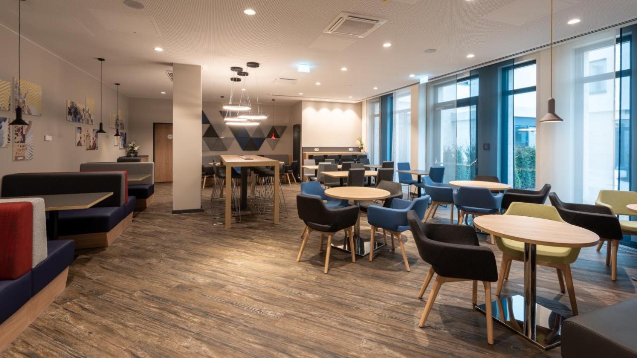 Holiday Inn Express - Munich North By Ihg מראה חיצוני תמונה