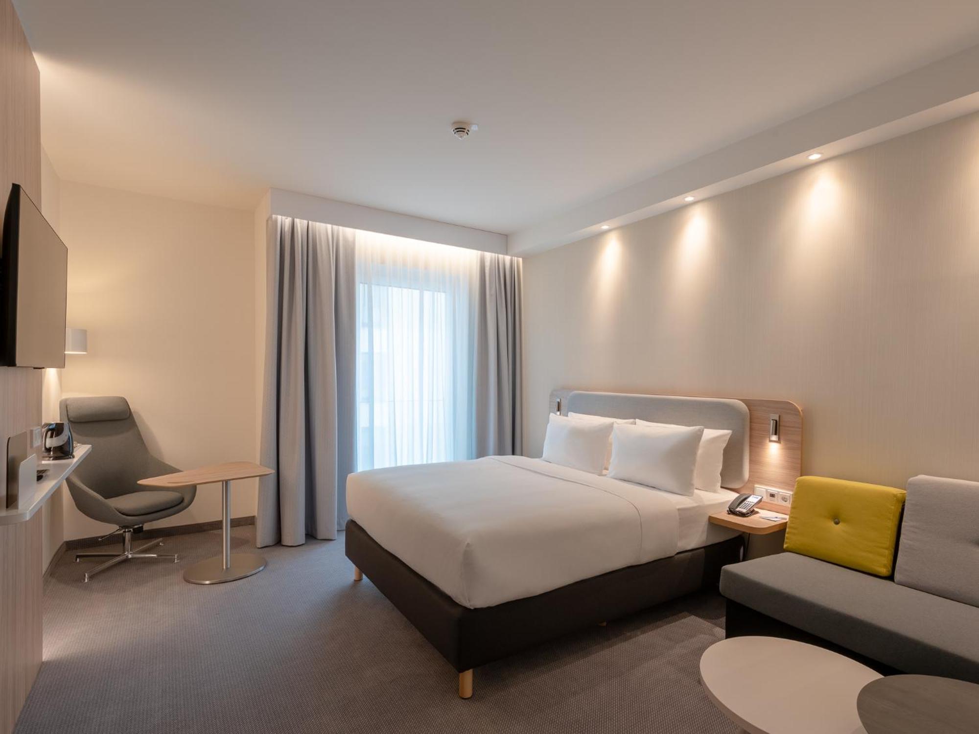 Holiday Inn Express - Munich North By Ihg מראה חיצוני תמונה
